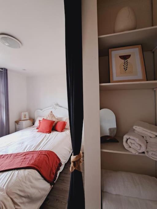 Charmant Duplex A Thiers, Vue Sur La Chaine Des Puys Exterior photo